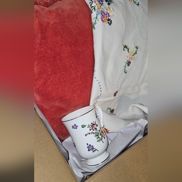 Cottage Aesthetic Box - Hand Curated - Picture 2 of 2